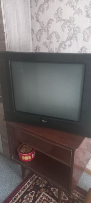 Телевизор LG в хорошем состоянии