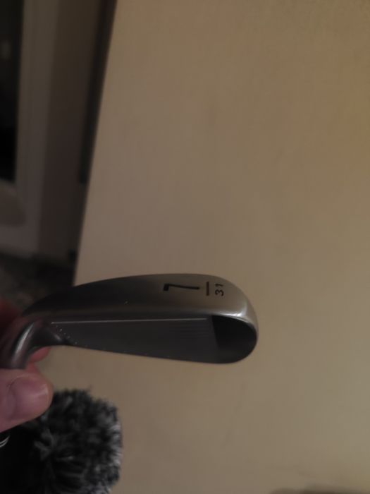 Комплекта е чисто нов стикове и обувки  .размер на обувките 44  Продавам отличен комплект за голф на една от най-добрите марки в света – Cleveland Go