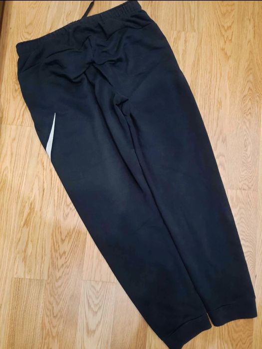 Vând Pantaloni Nike