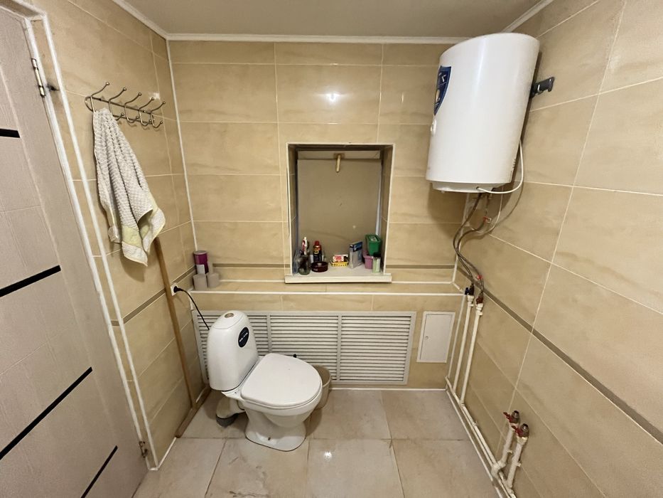 Продам дом в общем дворе район Кирова.