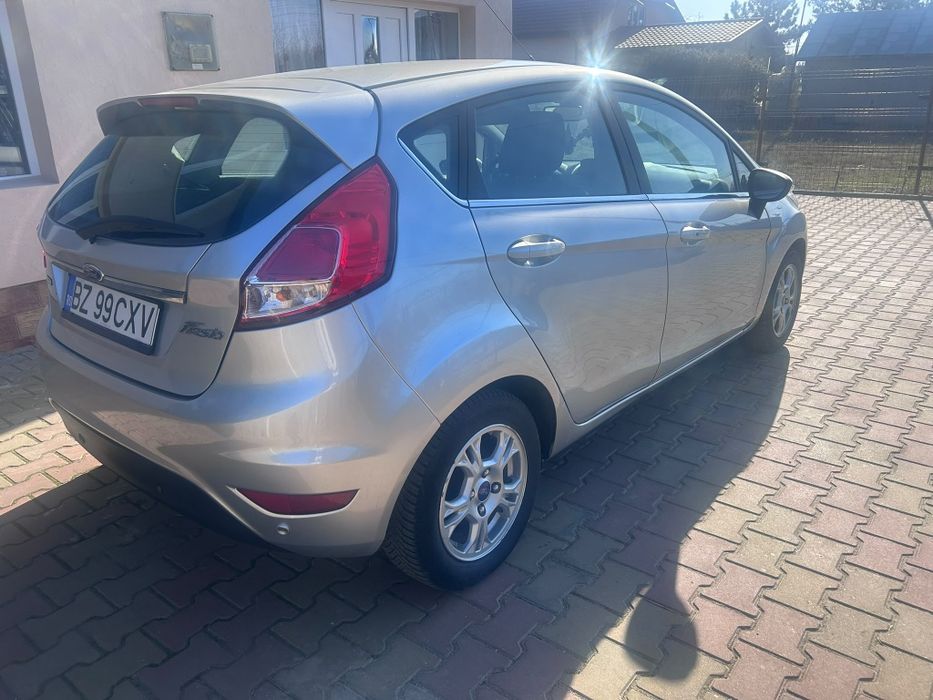 Vând Ford Fiesta