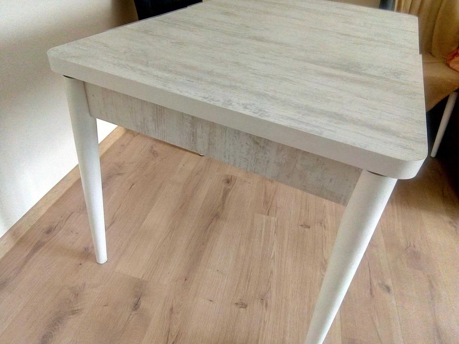 Комплект разтегателна трапезна маса +  4  стола