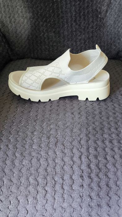 Дамски сандал , цвят бежов