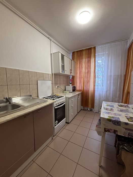 Inchiriez apartament in regim hotelier