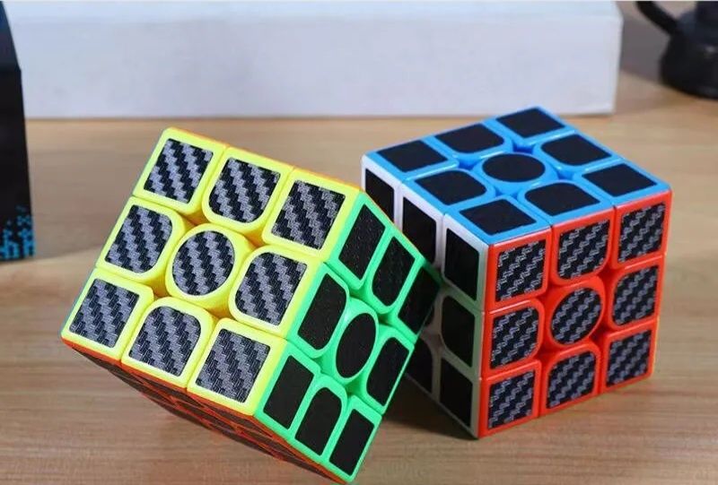Cub Rubik, diferite modele. Fibra de carbon, ușoare și rapide. Nonslip