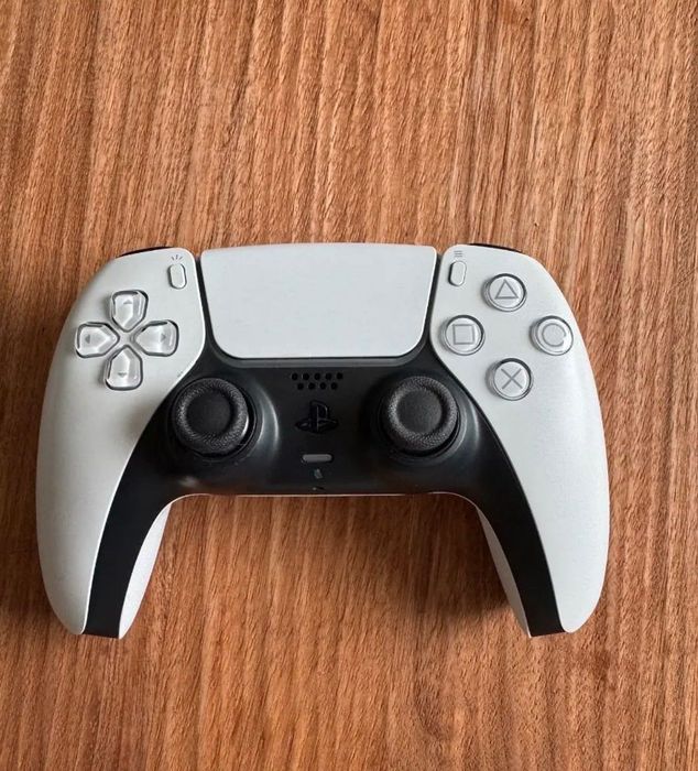 PlayStation 5 Digital с два джойстика