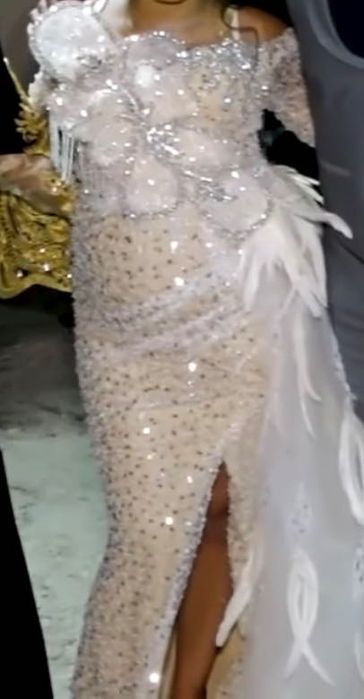 Рокля за сватба кремава