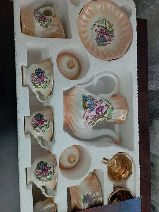 Продается  редкий турецкий сервиз новый-отличный подарок на свадьбу