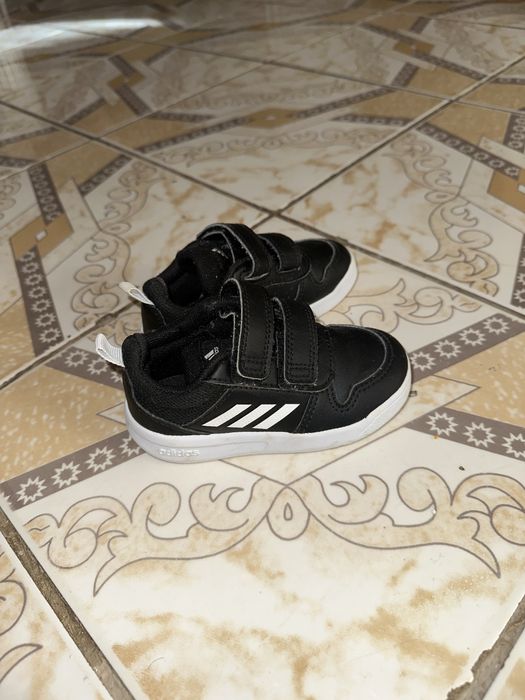 Adidasi adidas 23