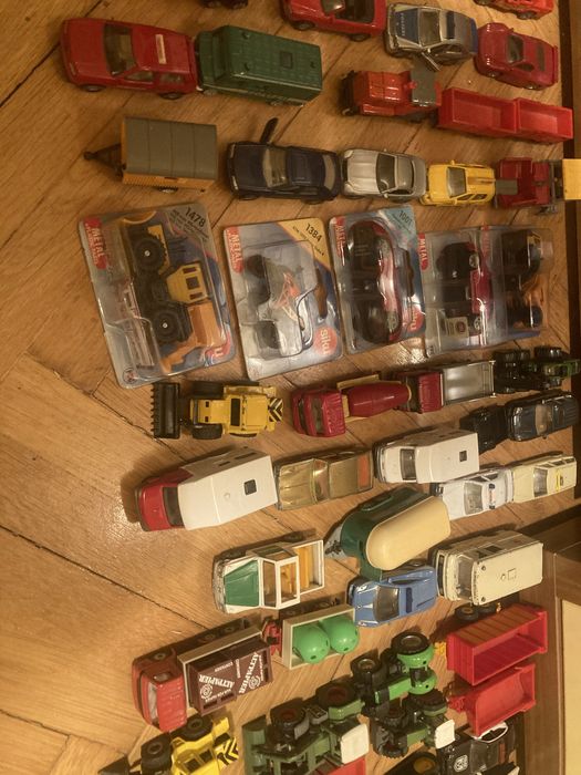 masinute, machete doar Siku