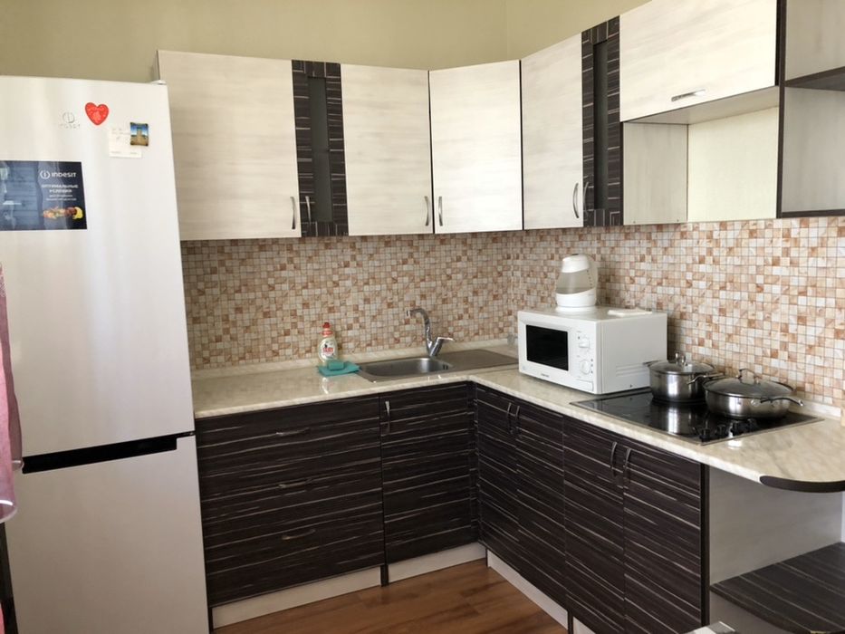 Посуточно на левом берегу, медцентры, Хан шатыр