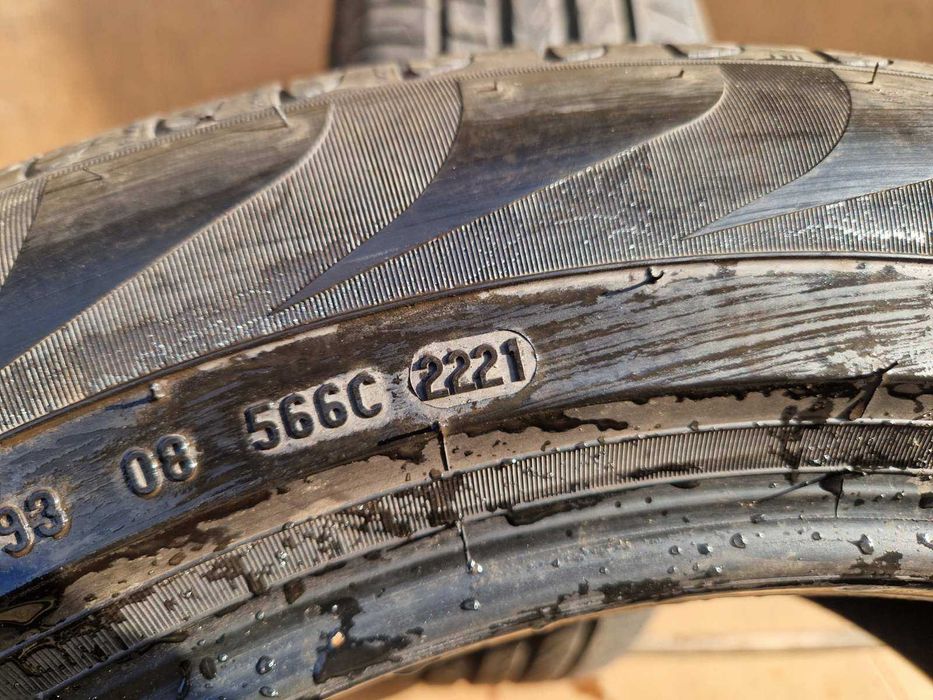 2 Pirelli R19 235/55 Летни гуми  DOT2221