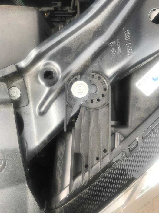 Capota si far stanga Dacia Sandero 2021