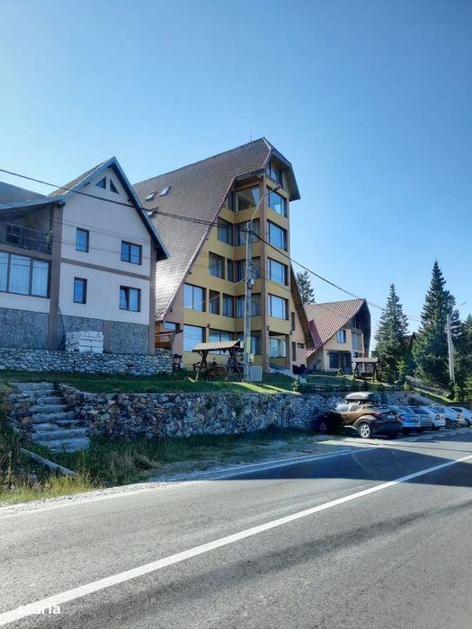 Ranca, Gorj: Pensiune: 24 camere, 30 locuri de parcare.
