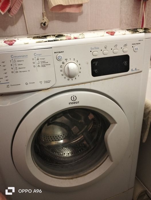 Продам б/у стиральную машинку Индезит на запчасти