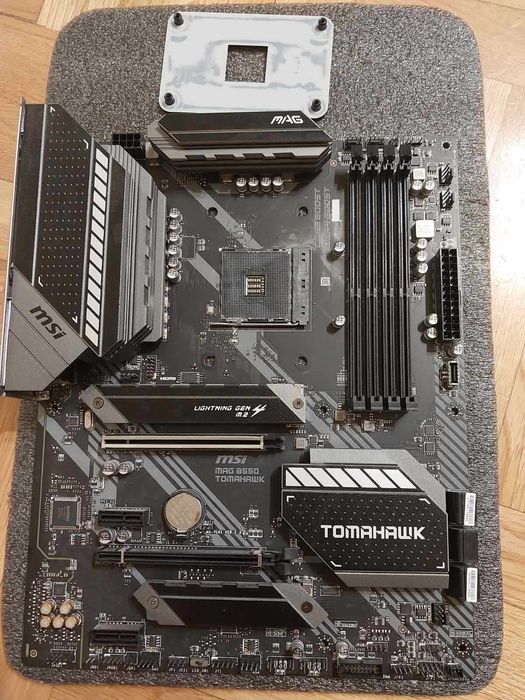 AMD Ryzen 9 5900X + MSI B550 Tomahawk