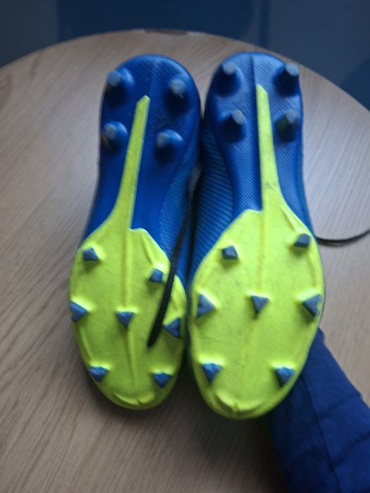 Vând ghete de fotbal