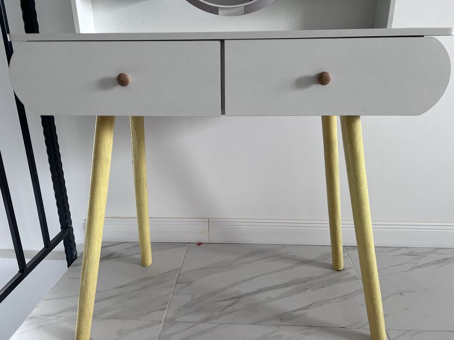 Măsuță de machiaj