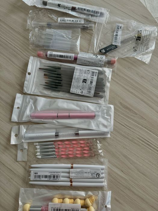 Неизползвани материали за маникюр