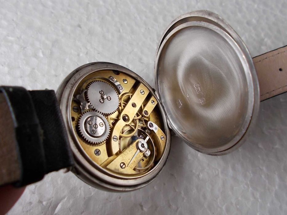 швейцарски ръчен часовник