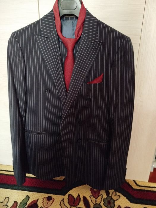 Продам костюм 8 рост новый