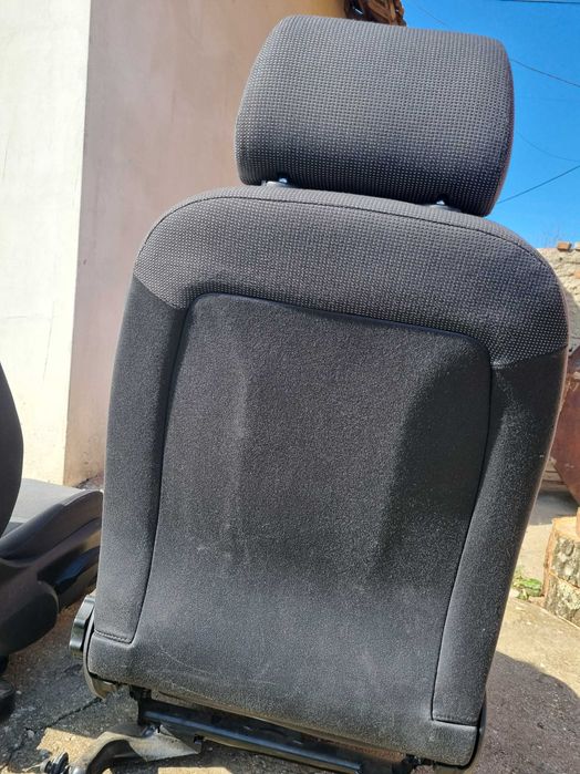 Здравейте! Продавам две предни седалки от Ауди а3, 1.6, 4 врати.