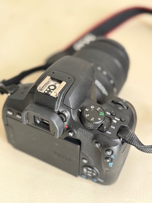 Canon EOS 850D EF 18 - 135 IS STM