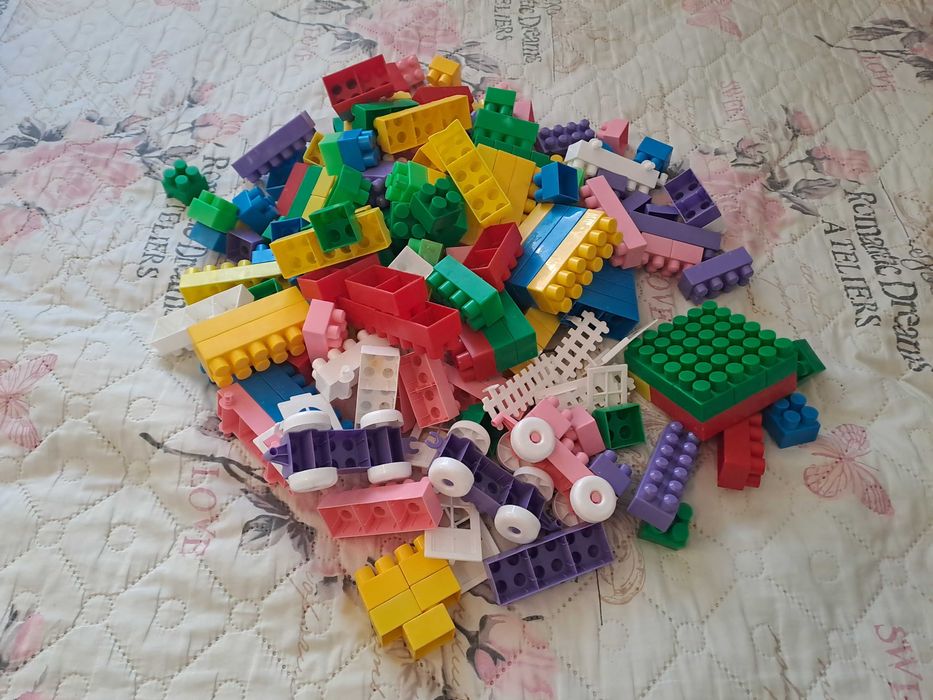 Пластмасови играчки