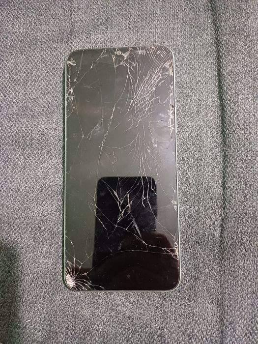 Honor X6b  cu displayul spart. Placa este buna