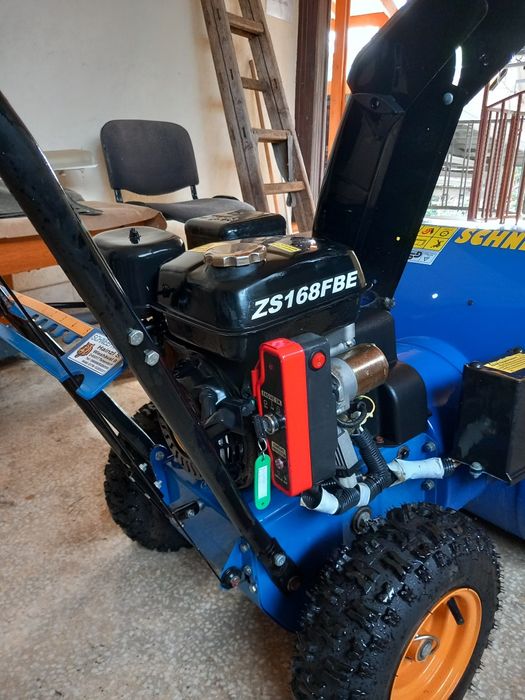 Снегорин за почистване на сняг