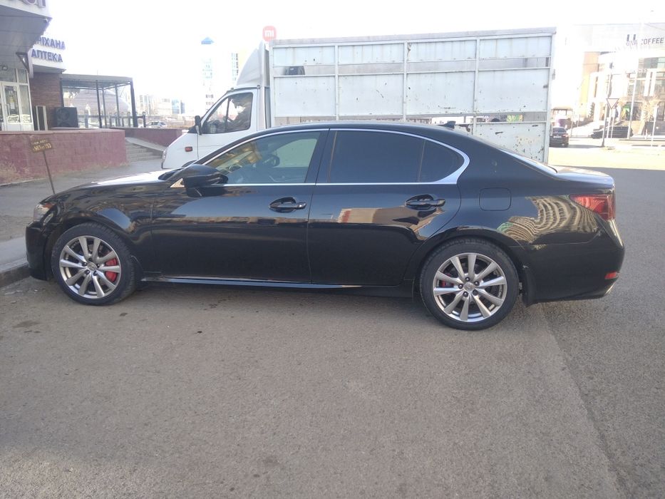 Продам срочно лексус.