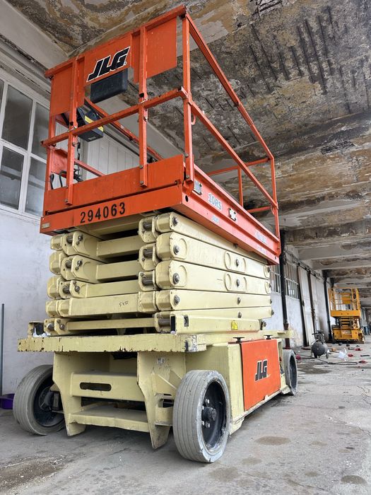 Închiriez Nacela tip Foarfeca