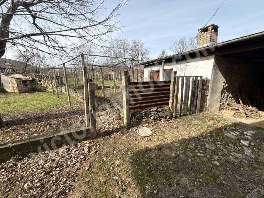 Двуетажна къща в с. Самоводене