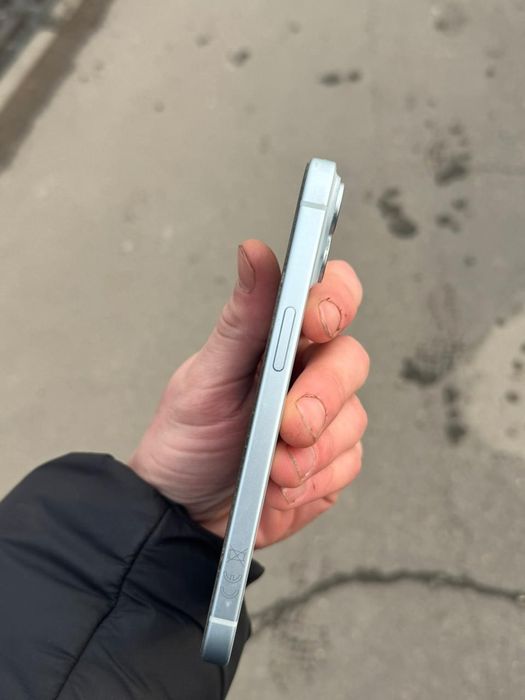 Подам айфон 15 128гб