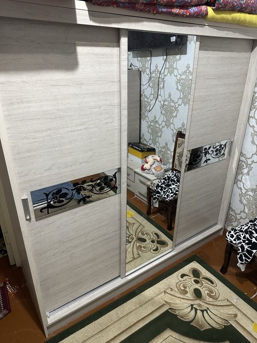 Srochniy spalniy va stenka sotiladi