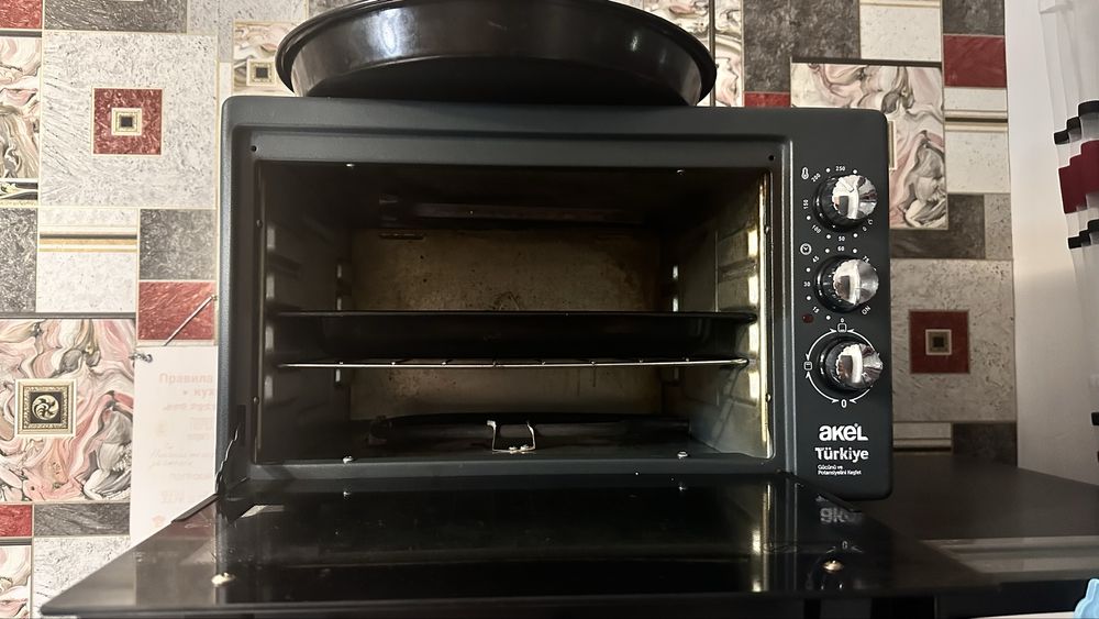 Электро печь черного цвета