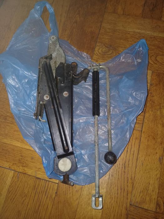 Секретни гайки, ключ и крик за Форд Мондео