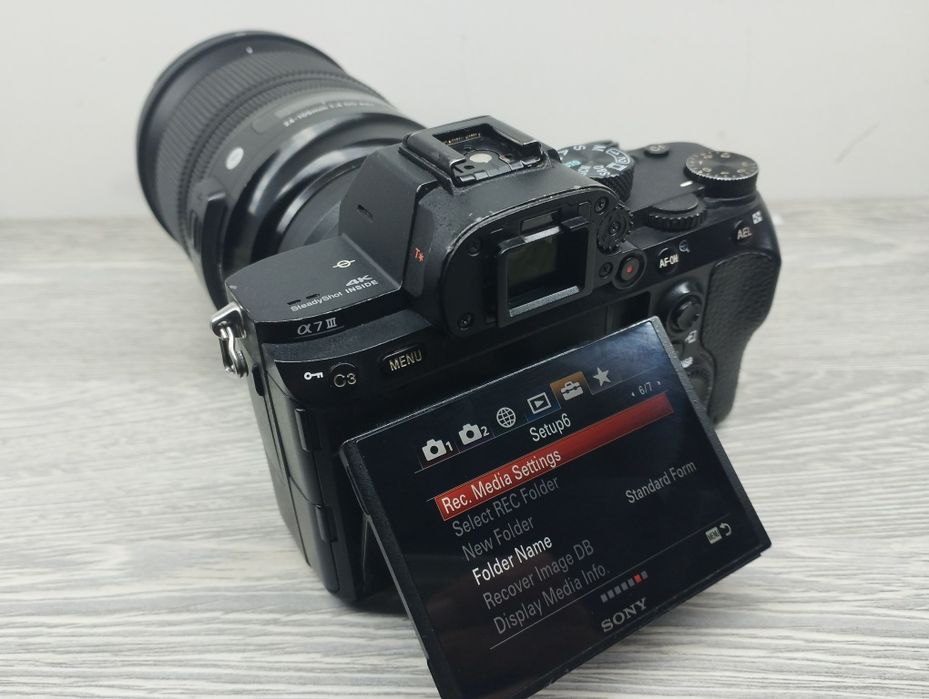 Sony Alpha A7 3, Sigma 24-105 obyektiv bilan 
Sony 24-105 E MOUNT bila