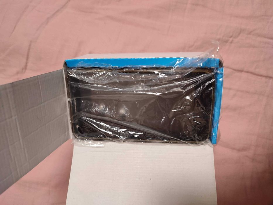 Продавам телефон Alcatel One Touch с оригинална опаковка