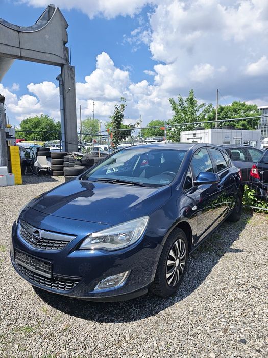 Opel Astra J 1,4 140cp, Turbo benzina 2011 stare perfecta, import Germania  3.200€