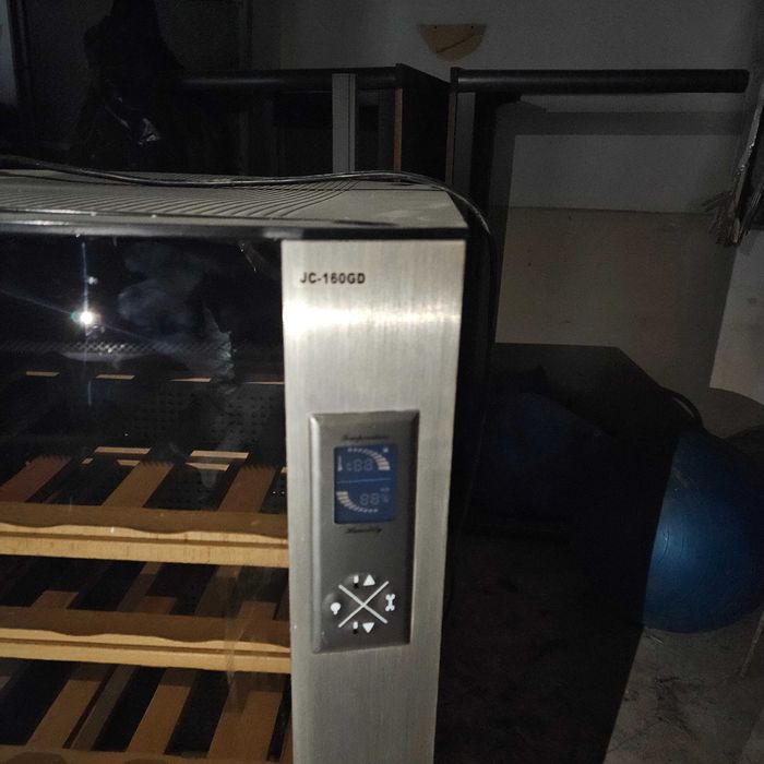 Хладилник за вино