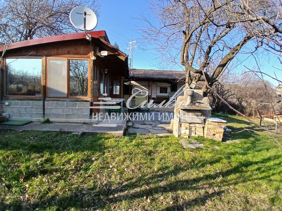 Парцел с временна постройка и каравана – местност Под Манастира!