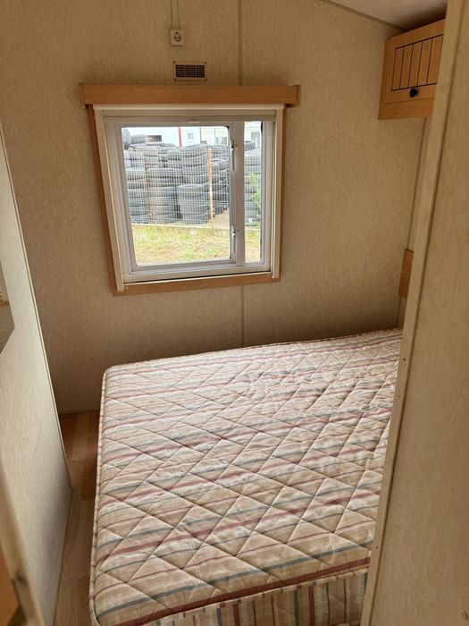 Casa mobila Casa pe roti Tiny House Casa fara autorizatie / living / 2 dormitoare / bucatarie / 2 bai / tamplarie pvc + geam termopan / 4 anotimpuri