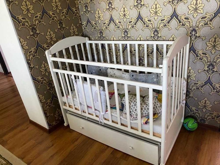 Детская кроватка