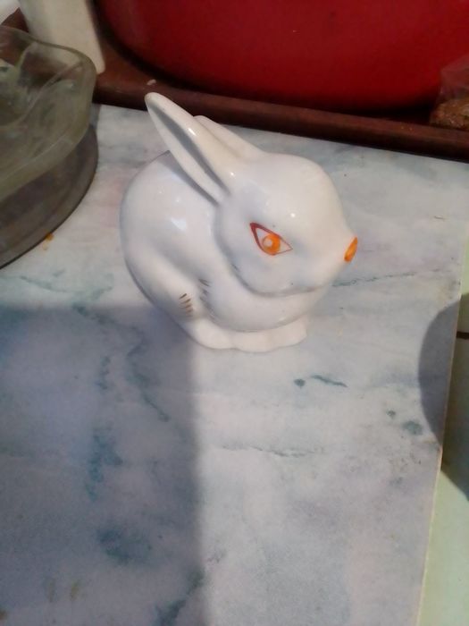 Статуэтка фарфоровая