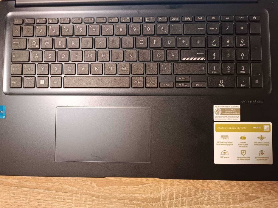 Лаптоп Асус Vivobook 17" Intel i3 12поколение,  16GB Ram като нов