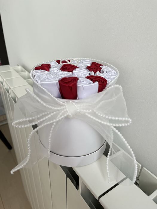 Букети от сатенени рози