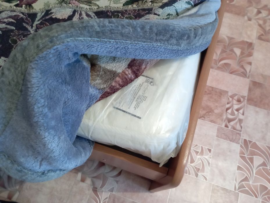 Кровать для спальни