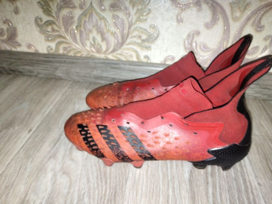 Футбольные бутсы. Adidas predator demonskin
