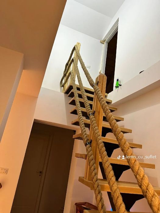 Scări lemn masiv